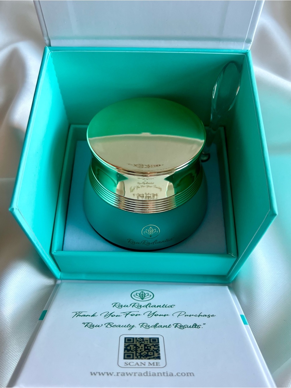 Raw Rodiantia
Collage Luxe Cooling Cream